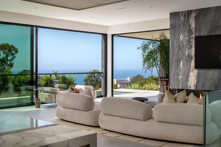 722 Amphitheatre Dr, Del Mar, CA 92014 - Image #3