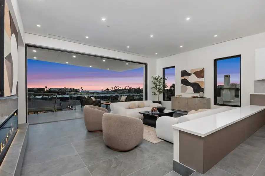 147 S Rios Ave, Solana Beach, CA 92075 - Image #2