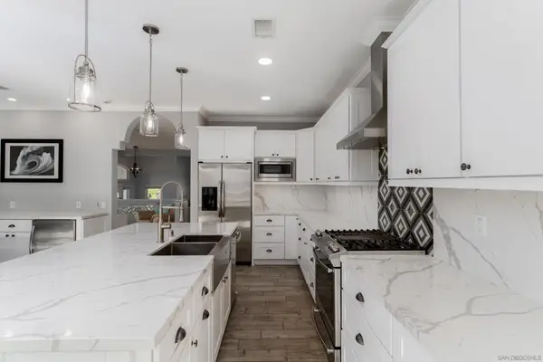 7132 Calabria Ct A, San Diego, CA 92122