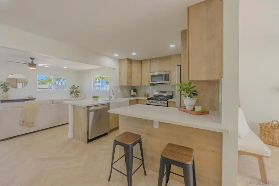 10805 Eberly Ct, San Diego, CA 92126 - Image #3