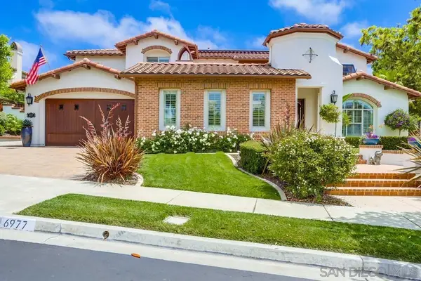 6977 Corte Langosta, Carlsbad, CA 92009