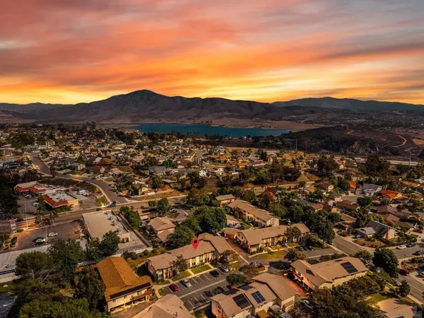 445 Ridgeway Ct, Spring Valley, CA 91977