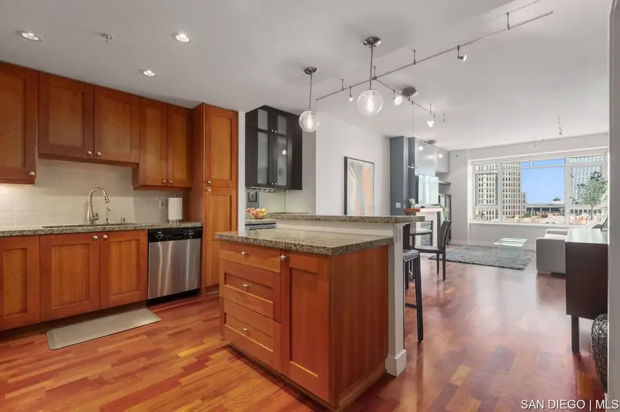 700 W Harbor Dr #806, San Diego, CA 92101 - #2