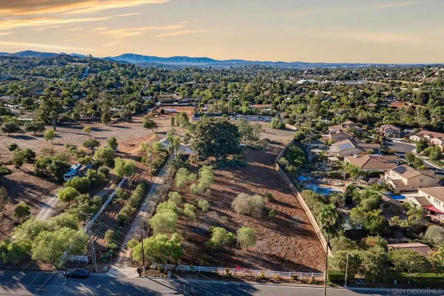 2261 Edgehill Rd, Vista, CA 92084 - Image #2