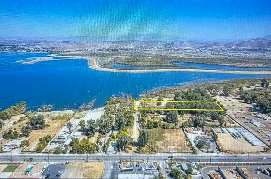 1007 W Sumner Ave, Lake Elsinore, CA 92530 - #2