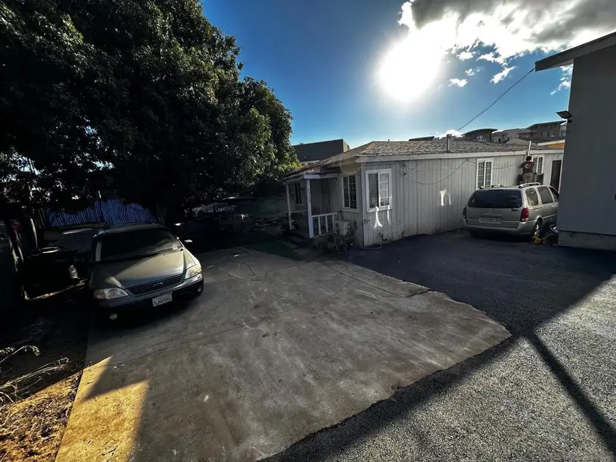 1721 Commercial St, San Diego, CA 92113 - #2