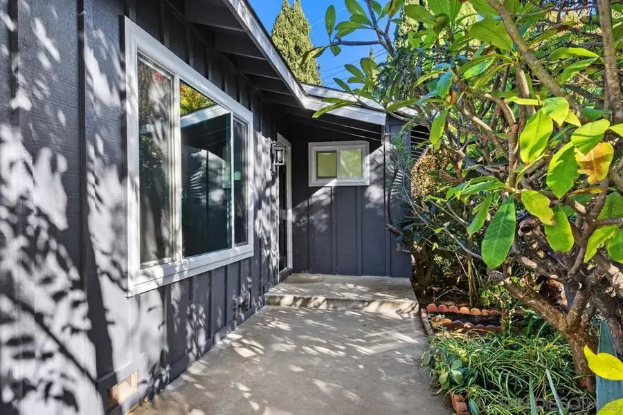 601 Corona Ct, Vista, CA 92081 - Image #3