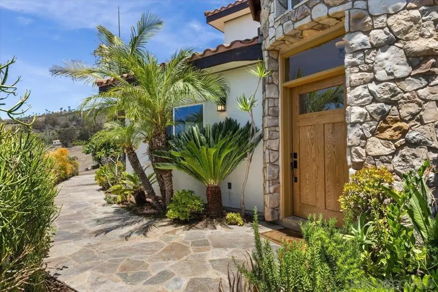 2342 Carioca Pl, Vista, CA 92084 - #2