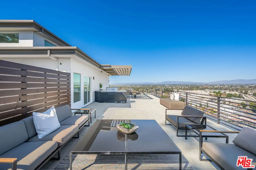 11725 Laurelwood Drive, Studio City, CA 91604 - Image #1