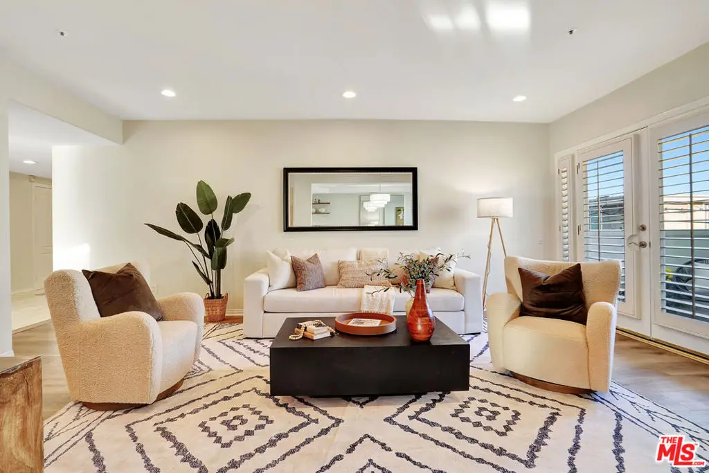 11690 Montana Avenue #207, Los Angeles, CA 90049 - Image #1