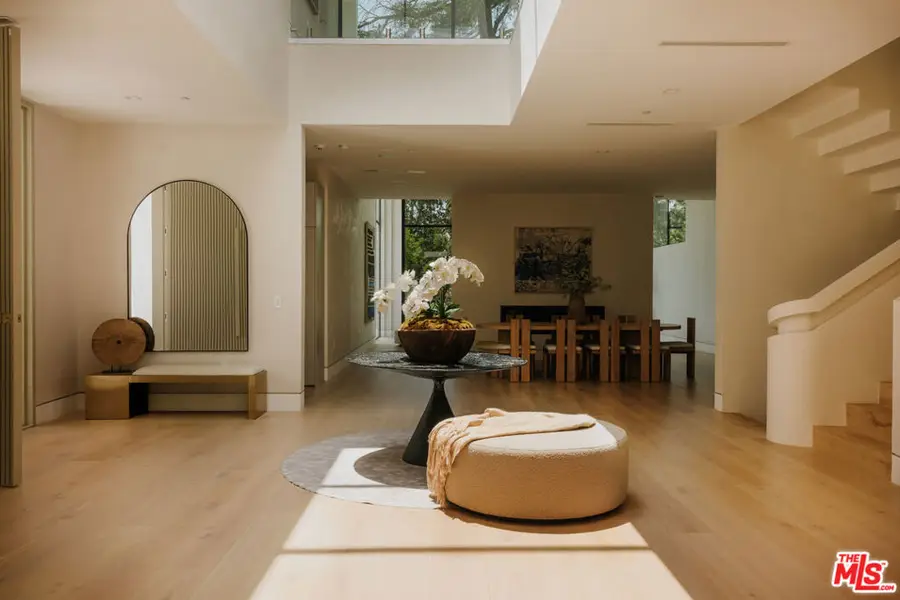 260 S Canyon View Drive, Los Angeles, CA 90049 - Image #2