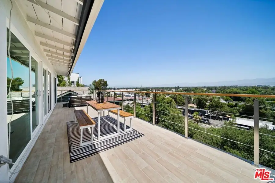 11689 Picturesque Drive, Studio City, CA 91604 - Image #2
