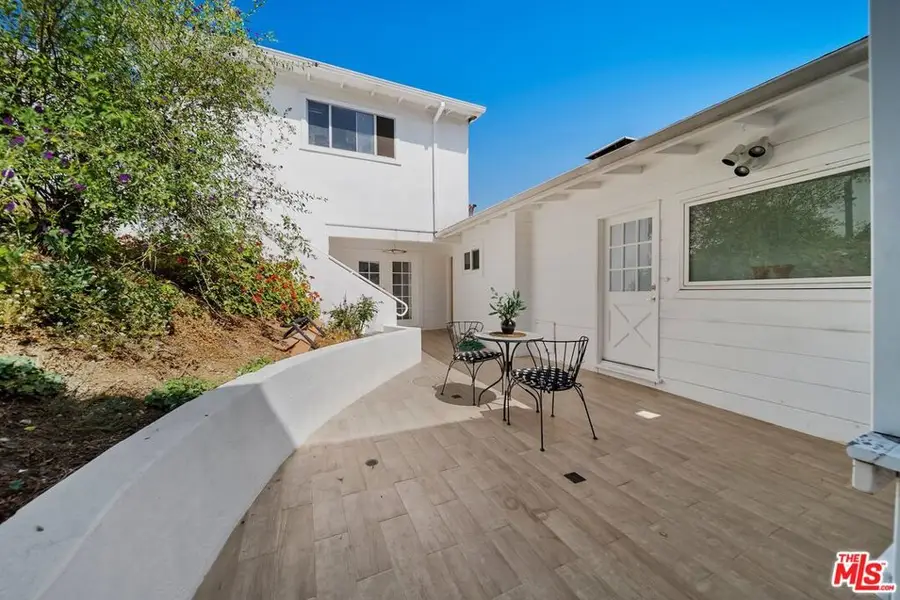 11689 Picturesque Drive, Studio City, CA 91604 - Image #3