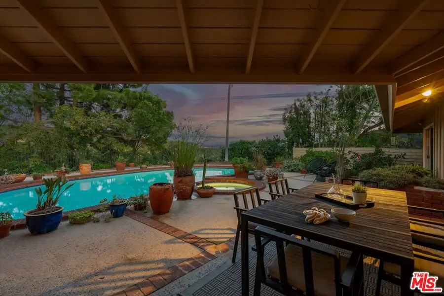 2200 Jeffersonia Way, Los Angeles, CA 90049 - #3