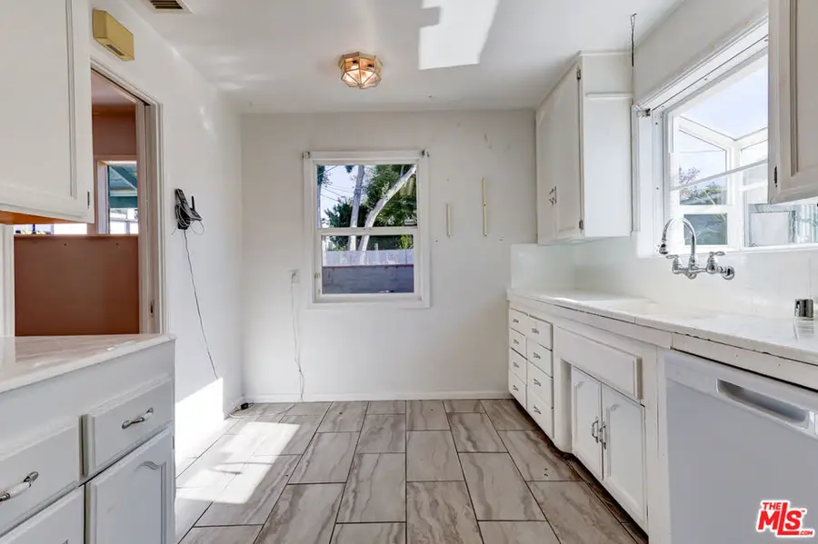 7024 Kentwood Avenue, Los Angeles, CA 90045 - Image #3