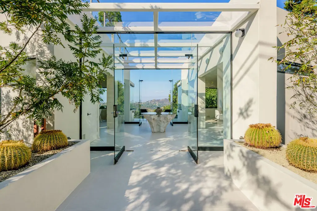 8896 Lookout Mountain Avenue, Los Angeles, CA 90046 - Image #1