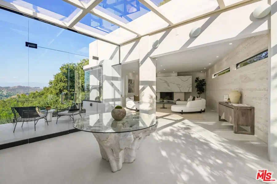 8896 Lookout Mountain Avenue, Los Angeles, CA 90046 - Image #3