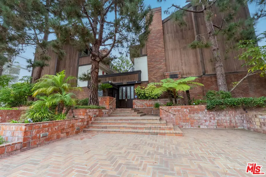 202 San Vicente Boulevard #15, Santa Monica, CA 90402 - #2