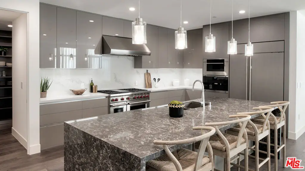 425 N Palm Drive #202, Beverly Hills, CA 90210 - Image #1