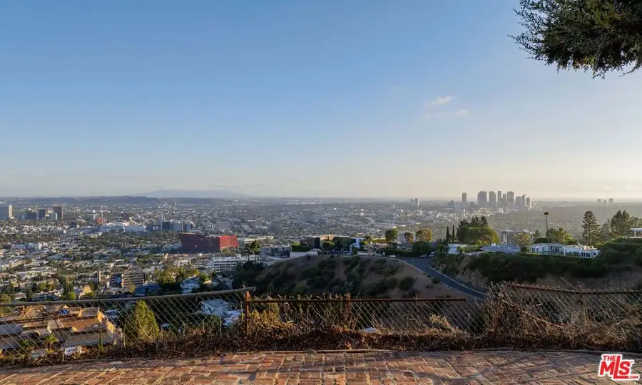 8900 Evanview Drive, Los Angeles, CA 90069 - Image #2