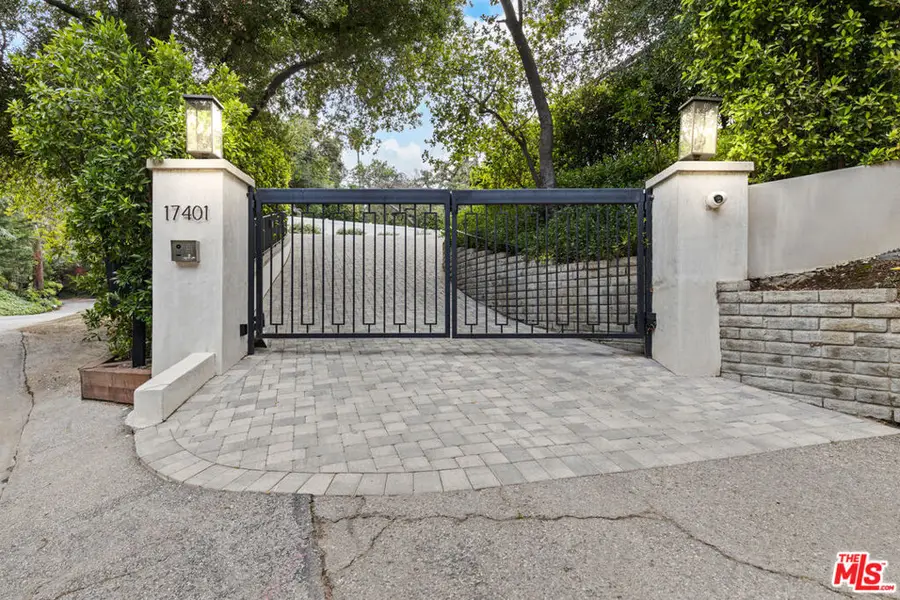 17401 Rancho Street, Encino, CA 91316 - Image #2