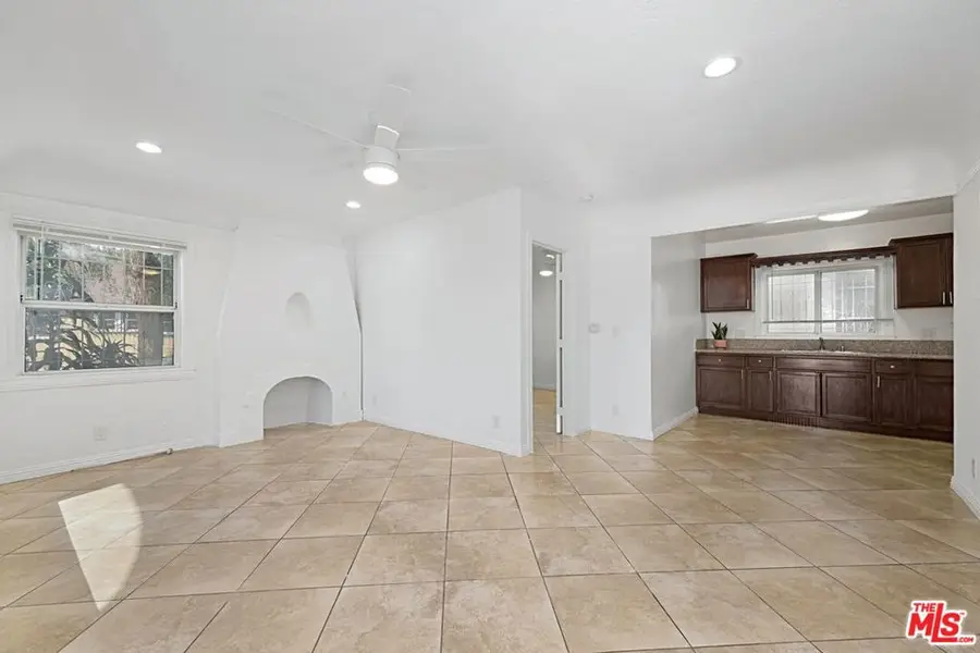 5700 S Gramercy Place, Los Angeles, CA 90062 - #2
