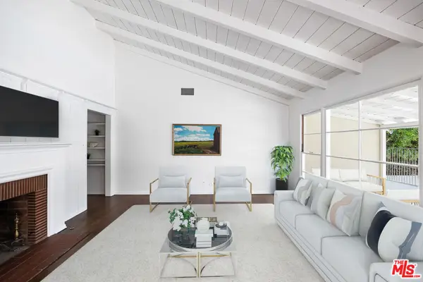 15519 Huston Street, Encino, CA 91436