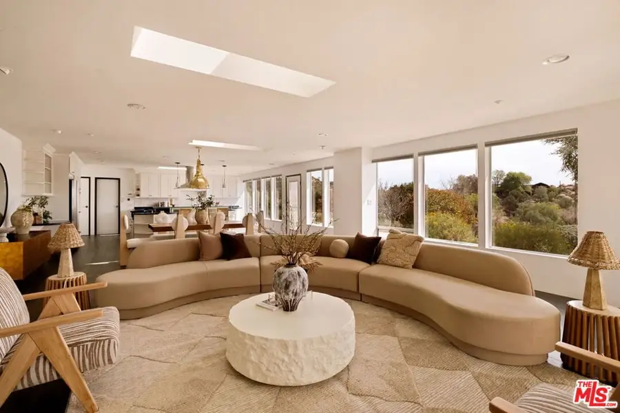 7401 Studio Road, Canoga Park, CA 91304 - #2