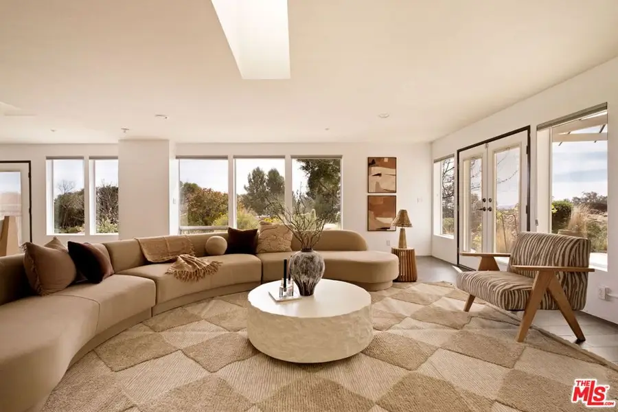 7401 Studio Road, Canoga Park, CA 91304 - #3