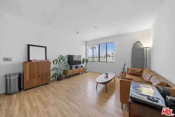 533 S St Andrews Place #420, Los Angeles, CA 90020