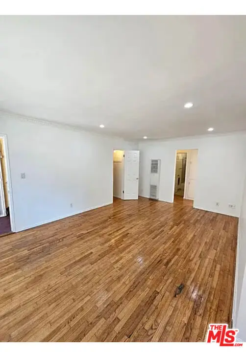 3125 S Durango Avenue, Los Angeles, CA 90034