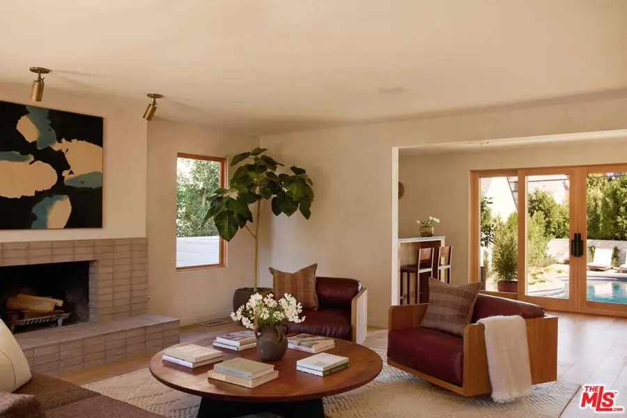 408 N Beachwood Drive, Los Angeles, CA 90004 - Image #2