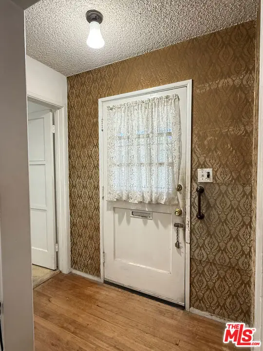 3810 S Dunsmuir Avenue, Los Angeles, CA 90008 - #2