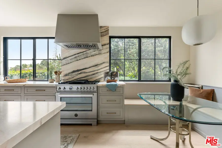 16828 Ivyside Place, Encino, CA 91436 - Image #3