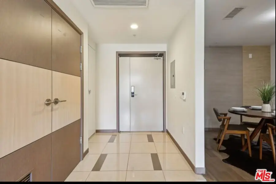 903 S New Hampshire Avenue #303, Los Angeles, CA 90006 - Image #2
