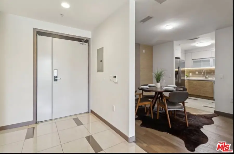 903 S New Hampshire Avenue #303, Los Angeles, CA 90006 - Image #3