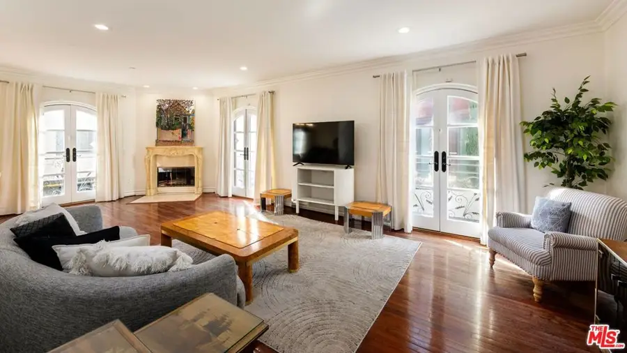 353 S Reeves Drive #202, Beverly Hills, CA 90212 - Image #2