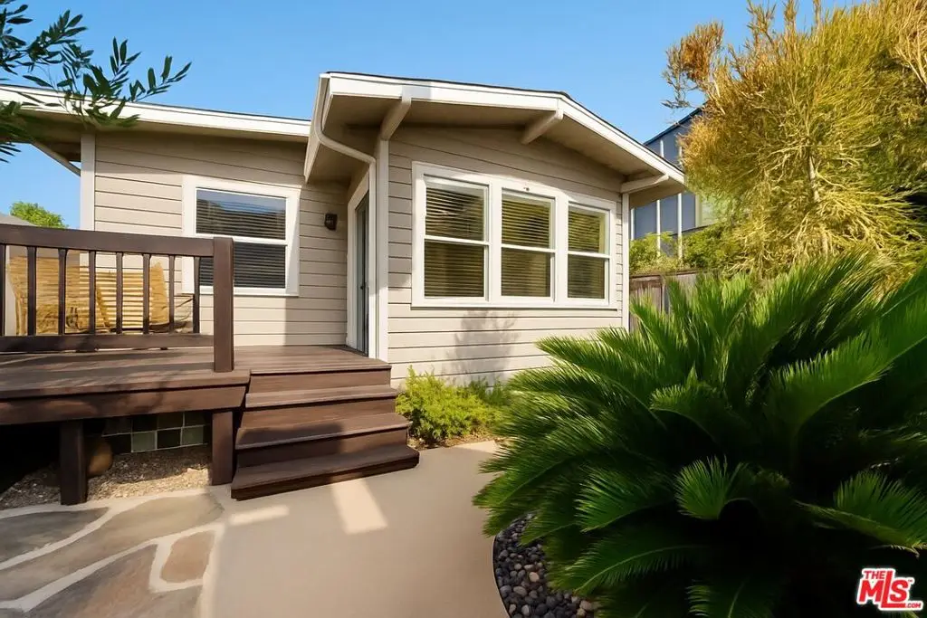 643 Santa Clara Avenue, Venice, CA 90291 - Image #1