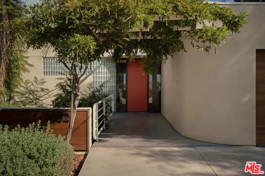 5052 Medina Road, Woodland Hills, CA 91364 - Image #2