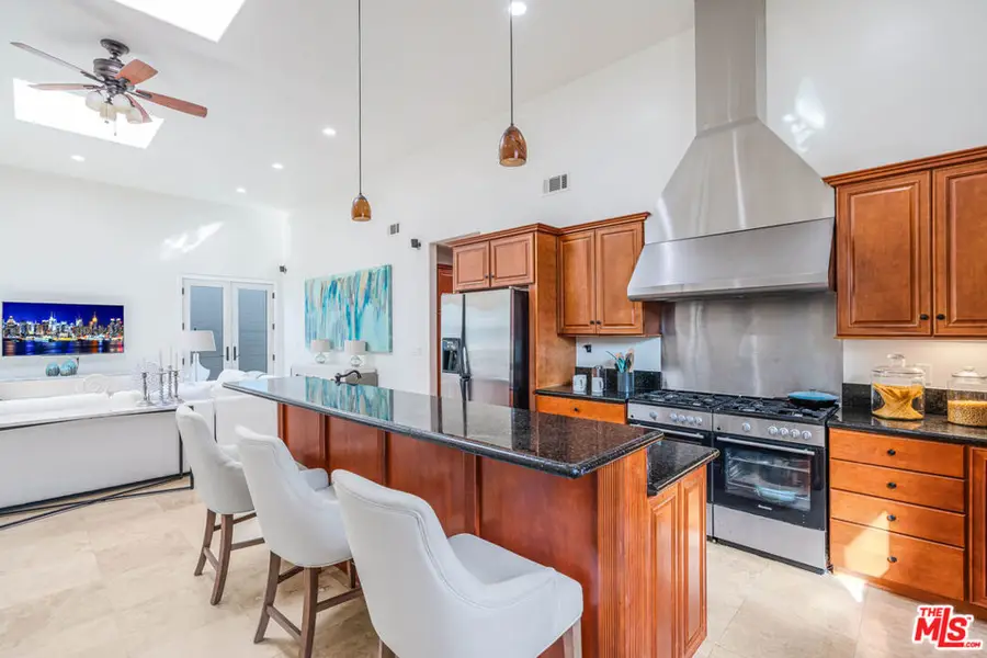 3718 S Barrington Avenue, Los Angeles, CA 90066 - Image #2