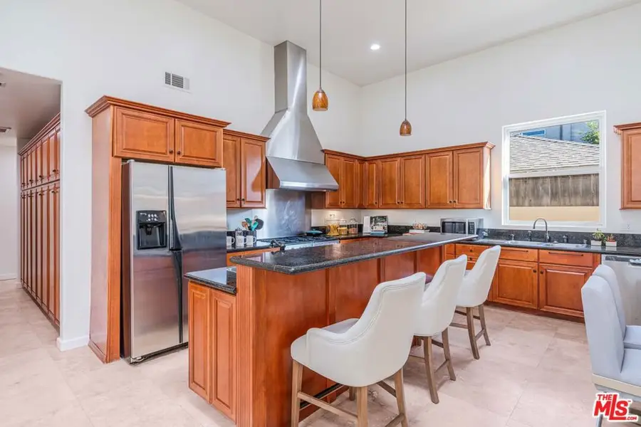 3718 S Barrington Avenue, Los Angeles, CA 90066 - Image #3