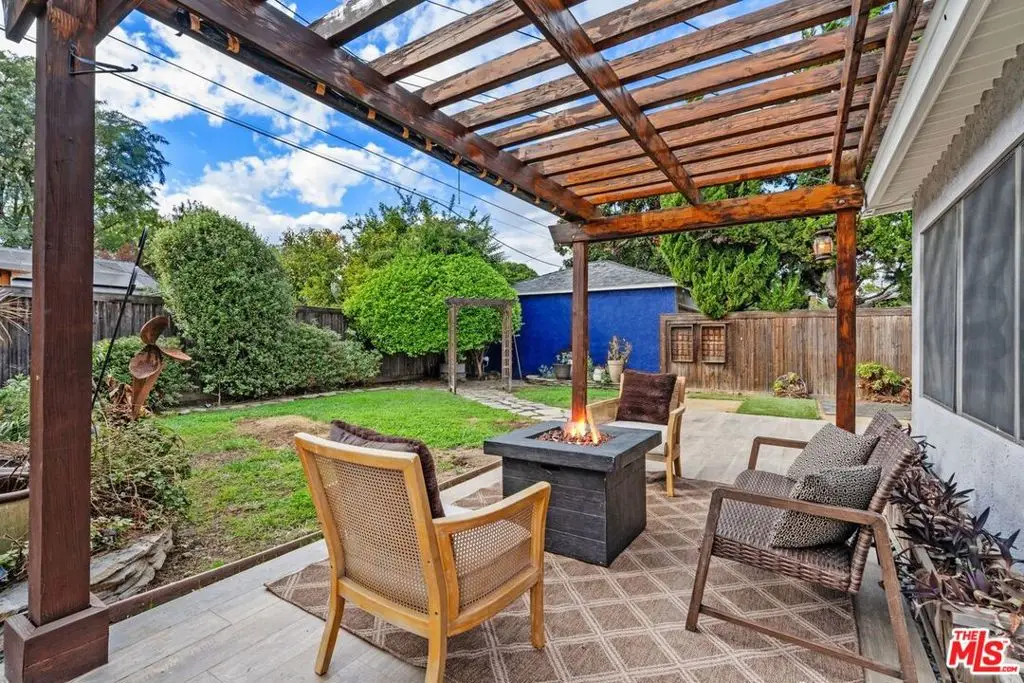 8131 Paso Robles Avenue, Lake Balboa, CA 91406 - Image #1