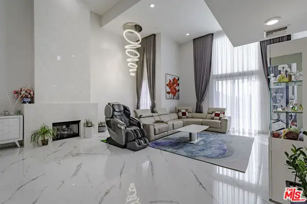 4925 Wilshire Boulevard #PH 302, Los Angeles, CA 90010