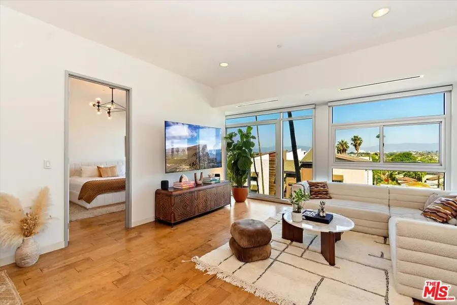3111 Via Dolce #402, Marina Del Rey, CA 90292 - Image #2