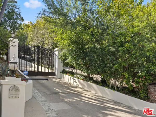 4807 Brewster Drive, Tarzana, CA 91356