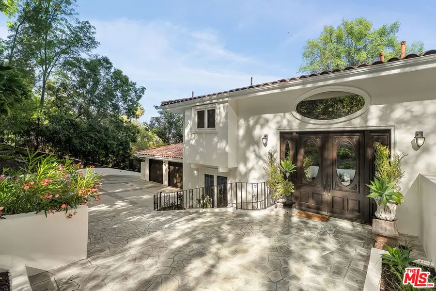 4807 Brewster Drive, Tarzana, CA 91356 - #2