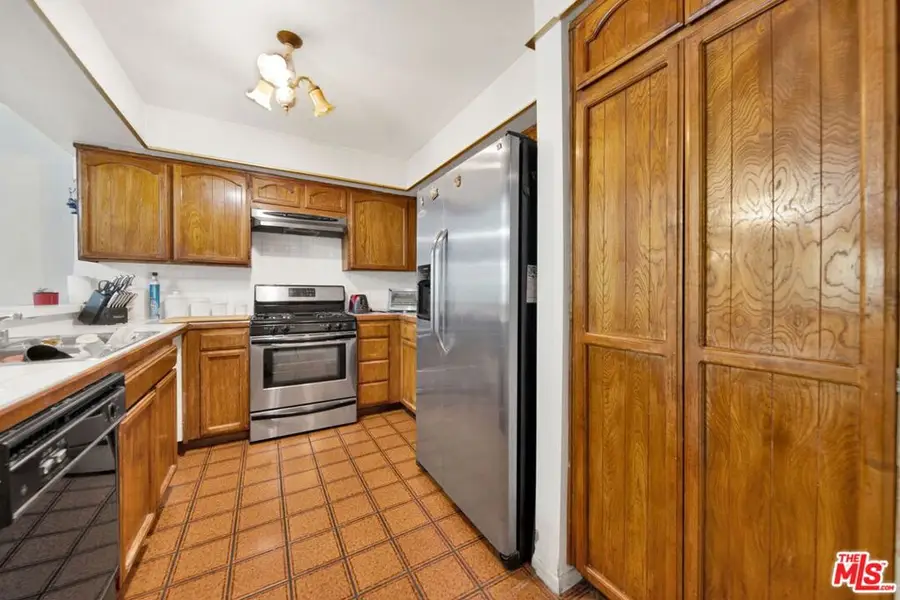 1559 Winona Boulevard #D2, Los Angeles, CA 90027 - Image #3