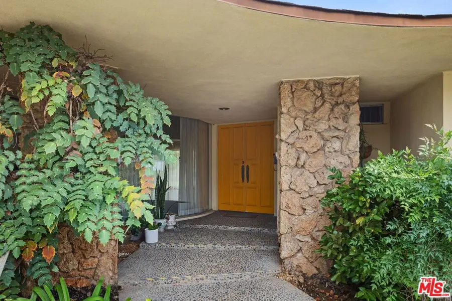 6619 S Bedford Avenue, Los Angeles, CA 90056 - Image #2