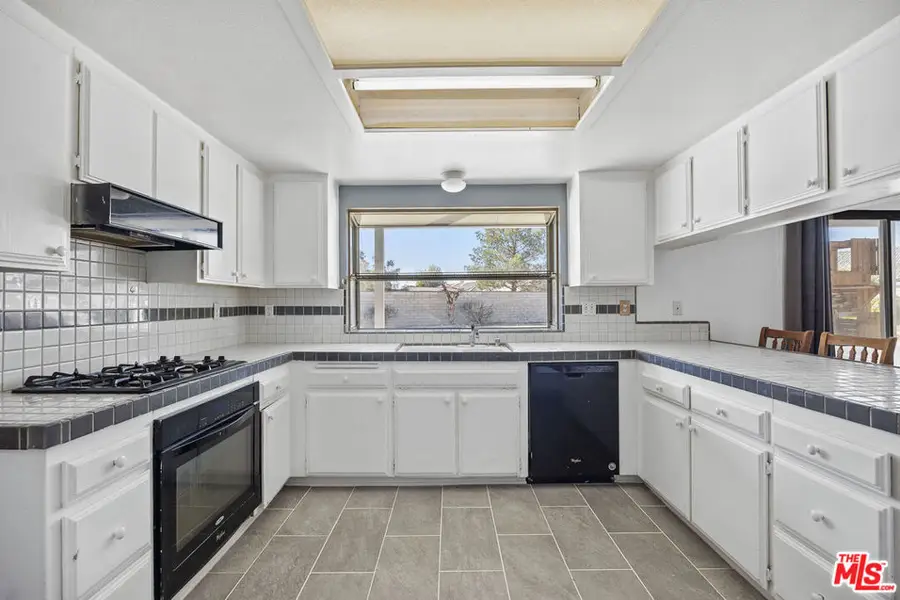 18655 Knollwood Court, Victorville, CA 92395 - Image #3