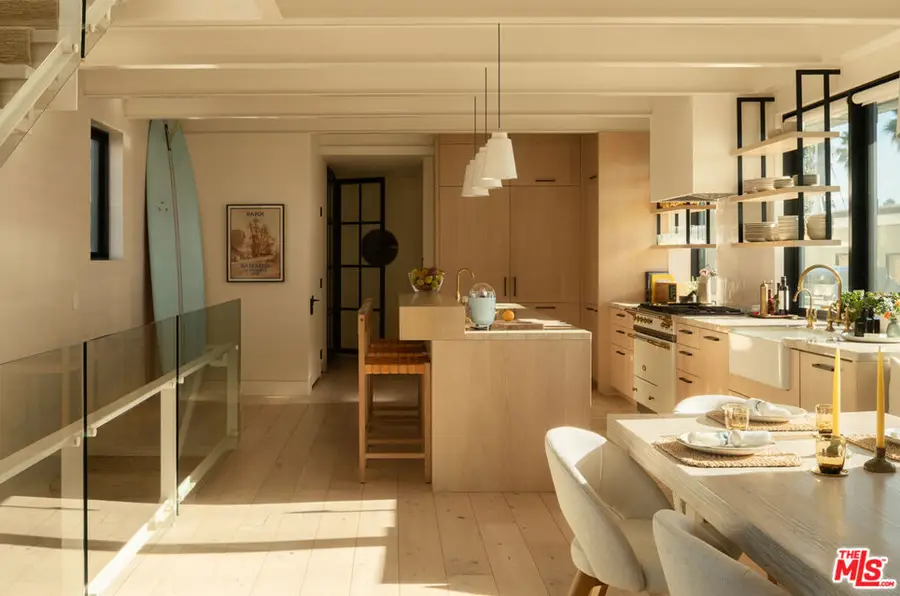 120 N Hart Avenue, Santa Monica, CA 90405 - Image #2